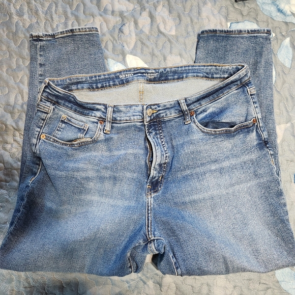 Old Navy Classic Blue Denim Jeans - Picture 3 of 9